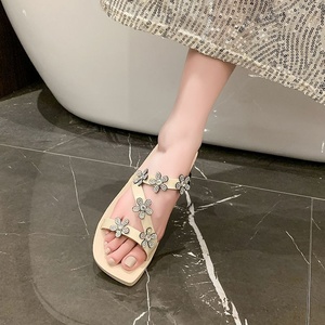 Nouveau design explosif pour sandales pour femmes en été et automne 2025, pantoufles en strass - Product Image 1