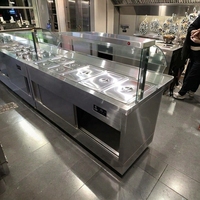 Station de buffet froid commerciale avec protection anti-éclaboussures, écran en verre incurvé, pieds réglables, capacité GN pour le petit-déjeuner d'hôtel