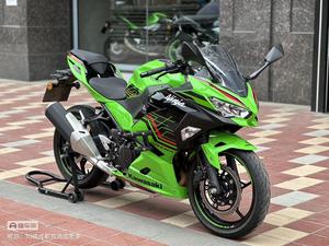 <span class=keywords><strong>Kawasaki</strong></span> <span class=keywords><strong>Ninja</strong></span> <span class=keywords><strong>400</strong></span> KRT Edition <span class=keywords><strong>2023</strong></span> d'occasion, faible kilométrage, 399cc, moto tout-terrain - Product Image 4