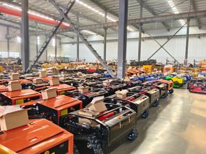 C'est la meilleure tondeuse à gazon adaptée aux familles. Il convient également parfaitement aux parents et aux enfants pour l'utiliser <span class=keywords><strong>ensemble</strong></span>. - Product Image 4