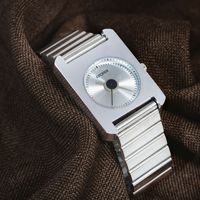 Montre à quartz pour femme, style neutre et simple, haut de gamme, cadran contrasté, en acier inoxydable, rétro et élégante