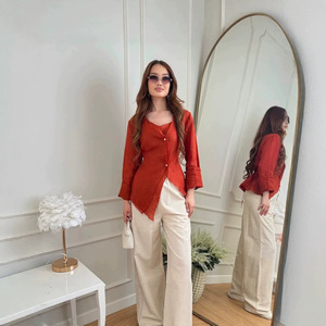 Blus Wanita Gaya Eropa dengan Ikat Pinggang, Kemeja Desainer V-Neck dengan Potongan Asimetris, Atasan Kasual Elegan untuk Wanita, Model Slim <span class=keywords><strong>Fit</strong></span> - Product Image 4