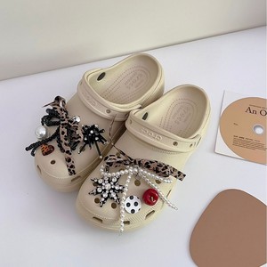 Breloques pour sabots à imprimé léopard, boucles décoratives de luxe faites à la main avec perles pour sandales et claquettes pour femmes - Product Image 5