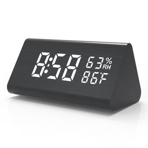 Nuova sveglia con Logo personalizzato Home Decor orologio da tavolo a triangolo digitale in legno con <span class=keywords><strong>Display</strong></span> della temperatura dell'umidità - Product Image 2