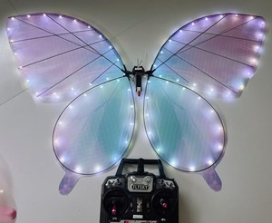 Dron RC Bionic Flying Butterfly con Luces LED, Mejor Precio, Envergadura <span class=keywords><strong>de</strong></span> 80 cm, 12 Minutos <span class=keywords><strong>de</strong></span> Vuelo, 300 M <span class=keywords><strong>de</strong></span> Alcance, Decoración y Suministros para Bodas - Product Image 2