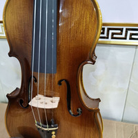 Violon décoratif baroque fait main, très demandé, avec table en épicéa, dos et éclisses en érable, archet en bois de Brésil - Yashi YSV004-C pour la vente en gros