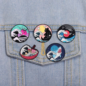 Japonês Ukiyo E Onda Esmalte Pinos Personalizado Ramen Tubarão Gato Monte Fuji Brooch Lapel Badge Moda Jóias Presente Atacado - Product Image 1