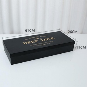 Boîtes cadeaux rectangulaires « Je t'aime » avec insert en mousse florale - Product Image 2