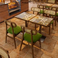 Ensemble table et chaises de salle à manger en bois massif de style européen rétro, sièges de banquette d'inspiration sud-est asiatique, mobilier commercial pour hôtels