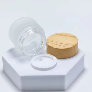 Envase Cosmético de Vidrio Esmerilado de 50g con Tapa de Color Madera, Frasco Redondo de Vidrio con Etiqueta Personalizada para Crema Cosmética - Product Image 4