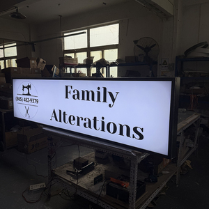 Marco de Aluminio Rojo de Doble Cara de 8*2 Pies para Exhibición de Arte Monocromático, Opción de Colgado, Portátil para Galería Interior - Product Image 3