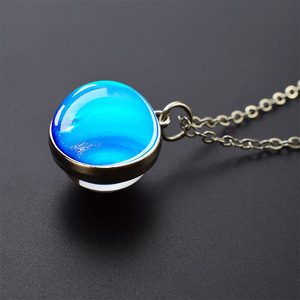Collier Lune Luminescent Système Solaire <span class=keywords><strong>Terre</strong></span> Jupiter Mercure Neptune Voie Lactée Pendentif Boule <span class=keywords><strong>de</strong></span> <span class=keywords><strong>Verre</strong></span> 20MM Lumineux dans le Noir - Product Image 2