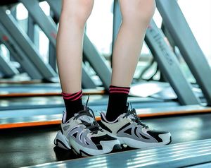 Calze sportive <span class=keywords><strong>da</strong></span> <span class=keywords><strong>donna</strong></span> all'ingrosso traspiranti con supporto per l'arco plantare per fitness e sport, personalizzazione OEM supportata - Product Image 2