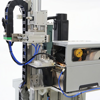 Machine à étiqueter le ruban d'étanchéité de carton et le coin latéral de la boîte d'oeufs Imprimante automatique Machine à étiqueter à surface plane de bouteille d'autocollant