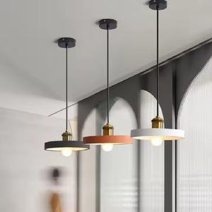 Luminaire design industriel Lustre de salle à manger couleur <span class=keywords><strong>macaron</strong></span> <span class=keywords><strong>Lampe</strong></span> de table et de bar <span class=keywords><strong>Lampe</strong></span> de table de chevet de chambre à coucher <span class=keywords><strong>Lampe</strong></span> de table de style simple - Product Image 1