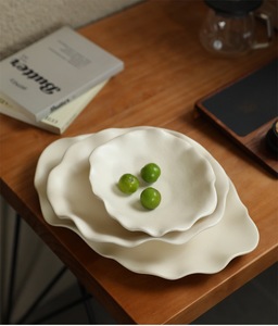 <span class=keywords><strong>Assiette</strong></span> en céramique blanche en forme de coquille d'huître, fabriquée à la main, jetable, pour les fêtes, les restaurants, les plats de fruits de mer, les salades, les sashimis - Product Image 2