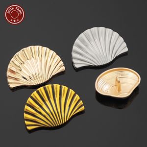 Botones Metálicos de Lujo con Forma Irregular, Botones de Concha con Logotipo Grabado Personalizado para Accesorios de Ropa - Product Image 4