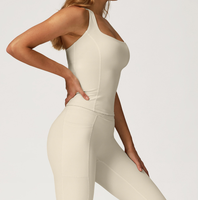 Ensemble de yoga pour femmes : débardeur dos nageur à col carré et leggings ajustés pour le sport
