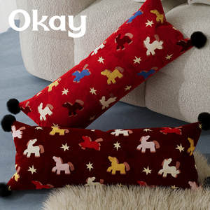 Taie d'oreiller longue rouge avec motif de cheval de dessin animé brodé, style rectangulaire avec pompons, pour canapé, voiture, lit, coussin lombaire - Product Image 1