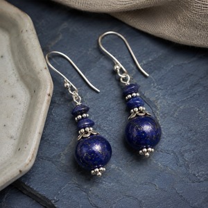 Orecchini pendenti vintage con perline blu, accessori da donna - Product Image 1