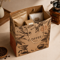 Sac de courses en papier kraft classique durable imprimé sur mesure avec poignées torsadées et fond carré pour l'emballage de vente au détail des cafés