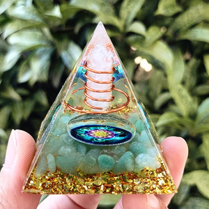 Pyramide en cristal Kogiya, pilier blanc, aventurine verte, résine époxy, décoration d'intérieur, ornement de bureau - Product Image 1