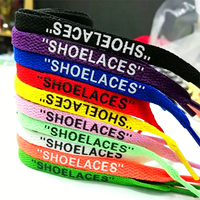 Lacets plats multicolores en polyester avec impression sérigraphique de texte et logo pour remplacement de lacets de baskets - Vente en gros