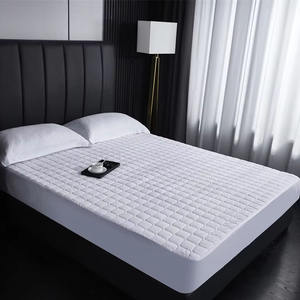 Coprimaterasso Impermeabile Trapuntato in TPU Personalizzato, 100% Poliestere Ecologico, Lavabile in Lavatrice, Pieghevole - Product Image 1