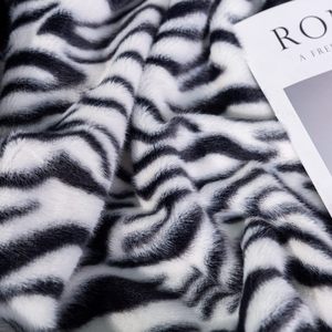 Chăn lông giả mềm mại, ấm áp, mịn màng như lông thỏ, chăn bông dày dặn dùng trong phòng ngủ - Product Image 5