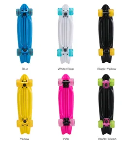 Großhandel billig 22 Zoll Kunststoff Mini Skateboard komplettes Skateboard für Kinder