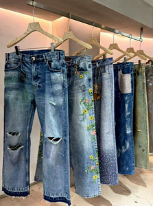 <span class=keywords><strong>Jeans</strong></span> da <span class=keywords><strong>Uomo</strong></span> in Denim Leggero Lavato con Ricami Floreali, Vita Media, Gamba Larga Stile <span class=keywords><strong>Boyfriend</strong></span>, Formali - Product Image 2