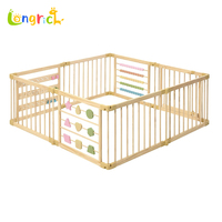 Parc de jeu pliable en bois pour bébé 63"x63", enclos de jeu intérieur pour tout-petits avec panneau d'activités et boulier, clôture de sécurité en pin naturel