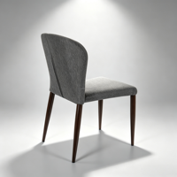 Chaise empilable à cadre métallique et pieds en bois grainé pour salle à manger et événements