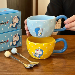 แก้วเซรามิกโดราเอมอน ลายจุดสีเหลือง พร้อมหูจับสีน้ำเงิน สำหรับใช้ในบ้านและสำนักงาน - Product Image 5