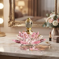 Bouteille de parfum vide en verre en forme de fleur de lotus en cristal rechargeable pour la vente en gros, la mode, la décoration intérieure et les cadeaux