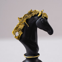 Mini-jeu d'échecs international, pièces d'échecs créatives, ornements Roi, Chevalier, Reine, artisanat décoratif en résine, luxe européen, collection Printemps