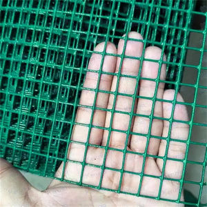 Malla de Alambre Soldada Recubierta de PVC Verde Oscuro/Verde Pasto de 1/2'' (0.6mm/0.7mm) de Venta Caliente para Construcción y Aviarios - Product Image 5