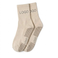 Chaussettes de Pilates antidérapantes avec logo personnalisé Chaussettes respirantes en coton, nylon, spandex Crew Grip pour