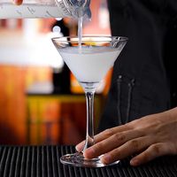Verres à Martini en Cristal Soufflé à la Main de Qualité Supérieure, Transparent, à Long Pied, Écologiques, Lavables au Lave-Vaisselle, pour Bar, Restaurant, Fête, Usage Domestique