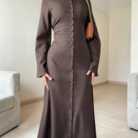 Robe modeste pour femmes Loriya, nouvelle robe islamique décorée de boutons, vêtements musulmans pour femmes, robe élégante à boutons, longue robe avec attaches dans le dos