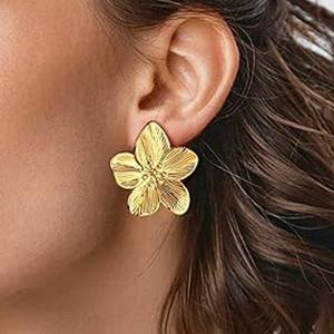 Boucles d'oreilles clous tendance pour femmes, plaquées or 18 carats, hypoallergéniques, motif floral, en acier inoxydable - Product Image 4