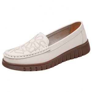 รองเท้าแฟชั่นใหม่ปี 2026 สำหรับผู้หญิง พื้นนุ่ม ใส่สบาย เหมาะสำหรับวัยกลางคนและผู้สูงอายุ - Product Image 6