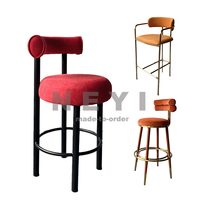 Chaise de bar en métal à dossier circulaire style luxe léger Foshan, tabouret de restaurant à dossier haut pour 6 hôtels, salles à manger, espaces extérieurs et centres commerciaux