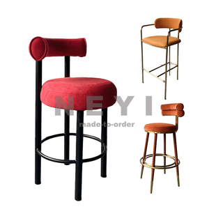 Chaise <span class=keywords><strong>de</strong></span> <span class=keywords><strong>bar</strong></span> en métal à dossier circulaire style luxe léger Foshan, tabouret <span class=keywords><strong>de</strong></span> restaurant à dossier haut pour <span class=keywords><strong>6</strong></span> hôtels, salles à manger, espaces extérieurs et centres commerciaux - Product Image 2