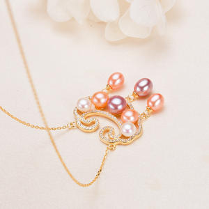 Collier pendentif en argent 925 de qualité supérieure pour femmes, zircon coloré et perle d'eau douce, design de verrouillage durable - Product Image 4