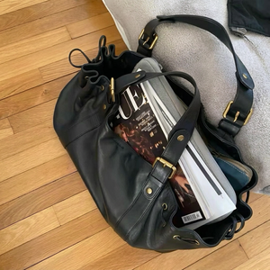 Nouveau modèle de <span class=keywords><strong>sac</strong></span> fourre-tout portable pour <span class=keywords><strong>femme</strong></span> en <span class=keywords><strong>cuir</strong></span> PU <span class=keywords><strong>souple</strong></span>, grand format, style vintage, avec cordon de serrage plissé - Product Image 2