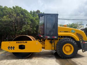รถบดอัดสั่นสะเทือนมือสองรุ่น XS223J สภาพดี ดูแลรักษาอย่างดี เหมาะสำหรับงานบดอัดถนนเข้าเหมือง - Product Image 5