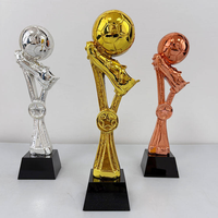 Gravure laser personnalisée vierge trophées de football en résine trophée de football en cristal de sport trophée de récompenses de football de championnat