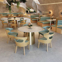 Ensemble de mobilier de café : Chaise de salle à manger en bois courbé vert sauge, banquette et table en terrazzo à base dorée pour bistro et pâtisserie