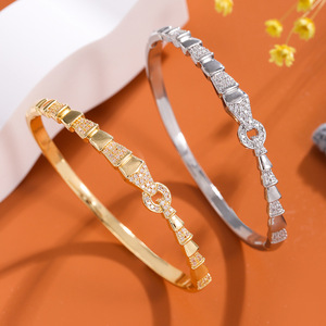 Pulsera de Diamantes con Forma de Serpiente, Oro de 18K y Plata, Joyería para Mujer, Diseño Clásico y Moderno - Product Image 1